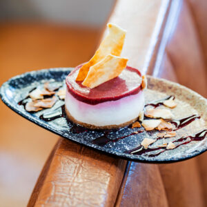 TARTA CREMOSA DE QUESO MANCHEGO CON FRUTOS ROJOS